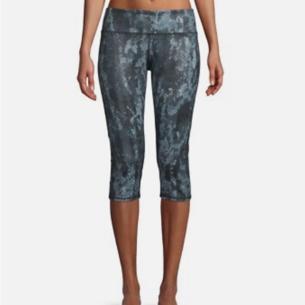 ALO Yoga Black and Gray Snakeskin patterned leggings